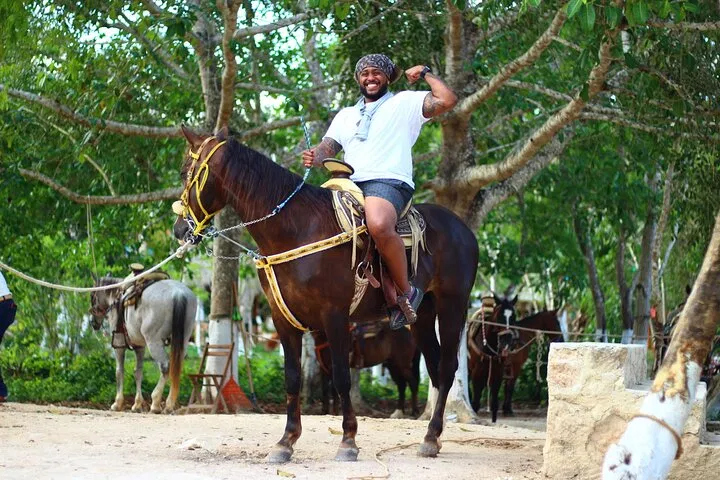 zipline-tour-cancun-horseback-riding